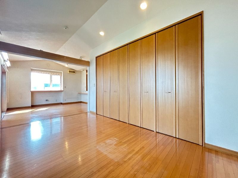 5LDK Two-Generation House with Ocean View in Hokuto, Hokkaido - Thumbnail 3