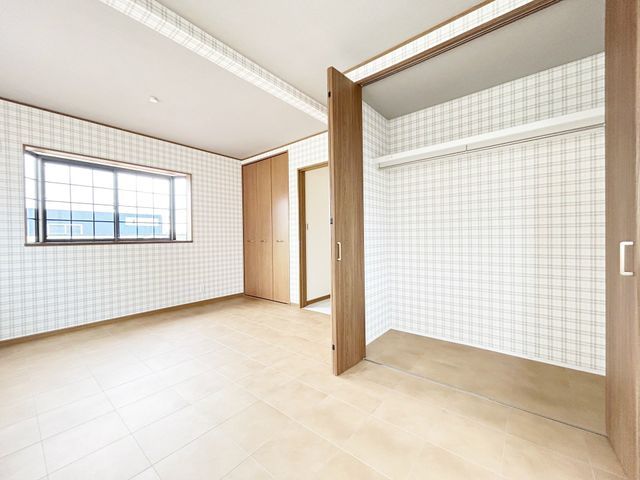 Renovated 3LDK House for Sale in Takatsuki, Osaka - Thumbnail 4