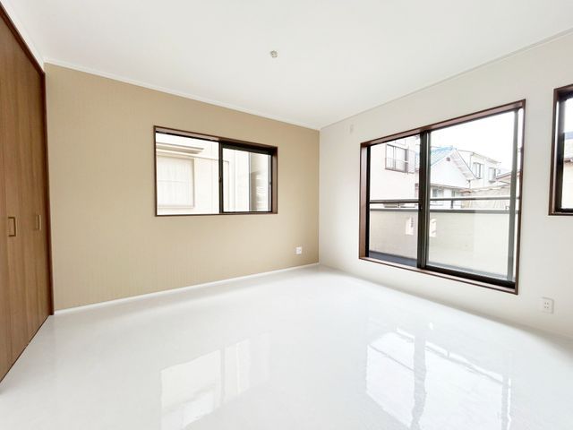 Renovated 3LDK House for Sale in Takatsuki, Osaka - Thumbnail 3