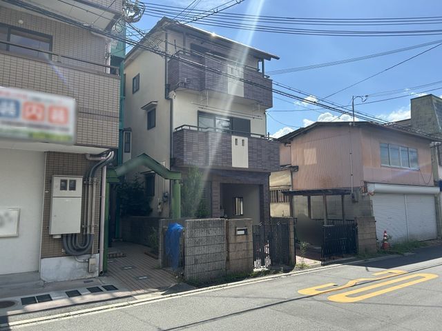 Renovated 3LDK House for Sale in Takatsuki, Osaka - Thumbnail 2