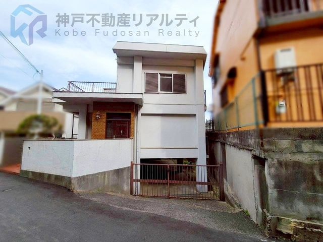 4LDK House with Roof Balcony & Basement for Sale in Kobe - Thumbnail 2