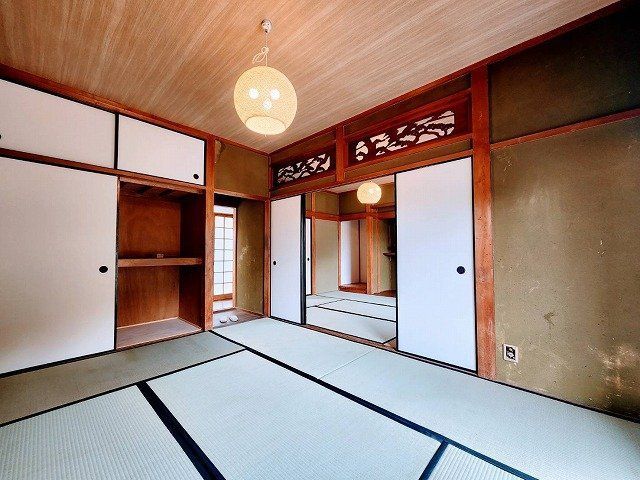 Renovated 5DK House in Himeji with Parking and Modern Kitchen - Thumbnail 2