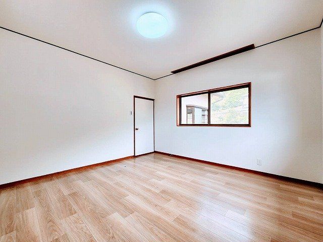 Renovated 5DK House in Himeji with Parking and Modern Kitchen - Thumbnail 3