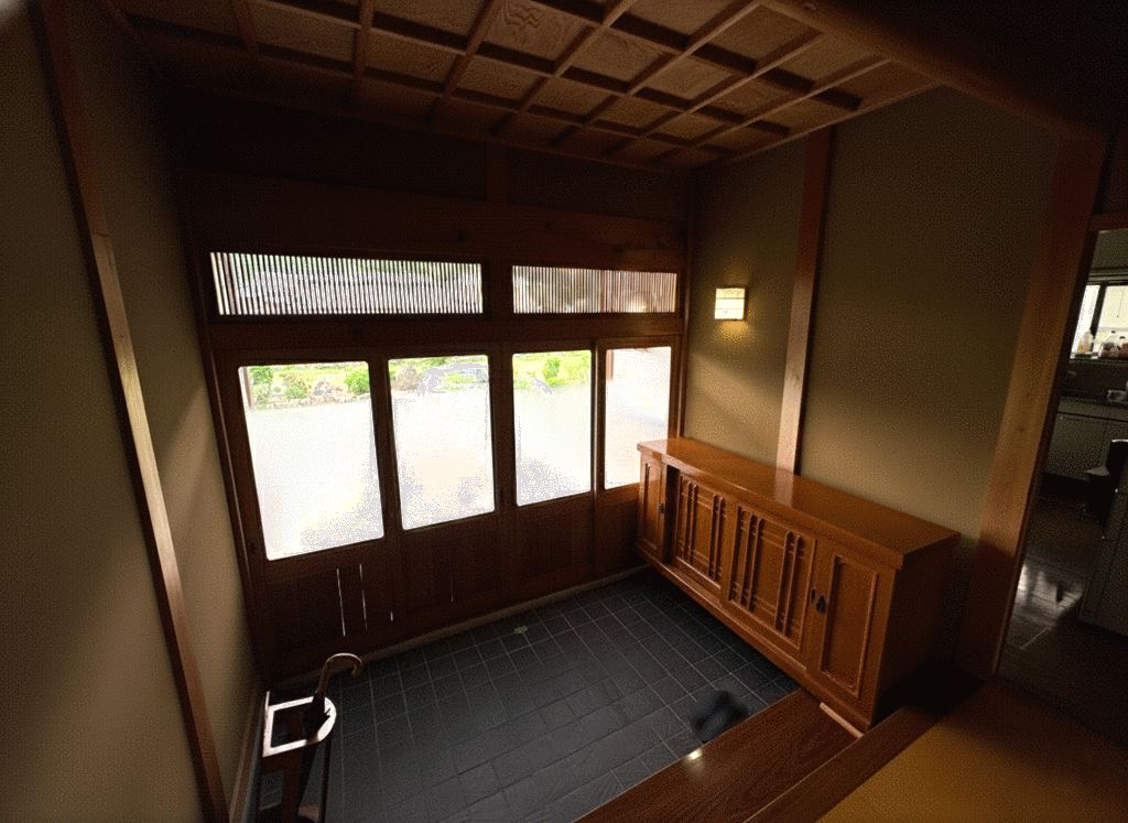 1992-Built 8DK House with 726 sqm Land in Obama, Fukui - Image 1