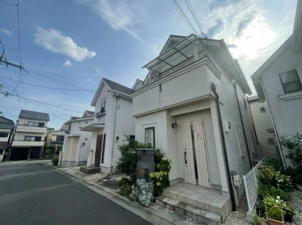3LDK Detached House for Sale in Neyagawa, Osaka - Thumbnail 2