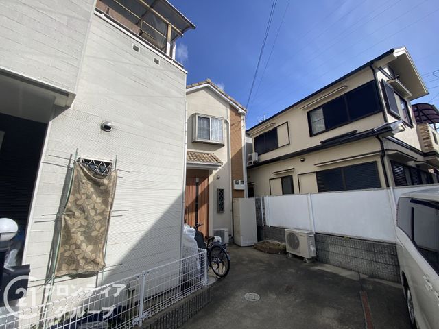 4LDK House with Loft for Sale in Hirakata, Osaka - Thumbnail 3