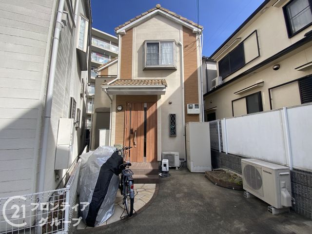 4LDK House with Loft for Sale in Hirakata, Osaka - Thumbnail 2