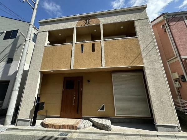 4LDK House with Double-Height Ceiling near Yata Station, Osaka - Thumbnail 2