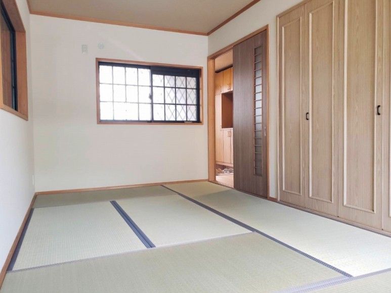 4LDK Detached House for Sale in Shijonawate, Osaka - Thumbnail 3