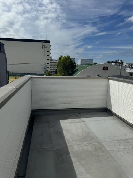Modern 4LDK House for Sale in Osaka's Konohana Ward - Thumbnail 4
