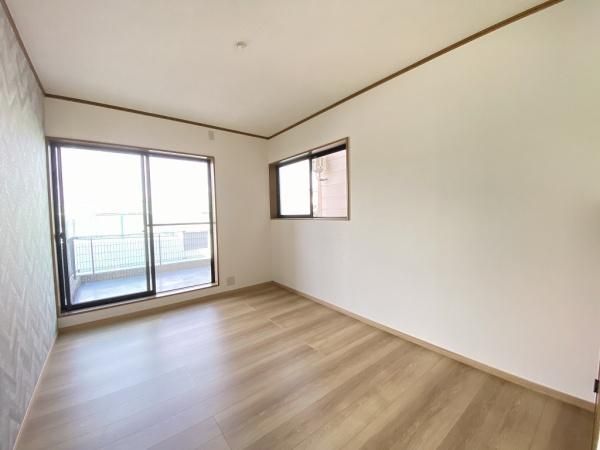 4LDK Renovated Family House in Kobe Otsukadai | 1690万 Yen - Thumbnail 3
