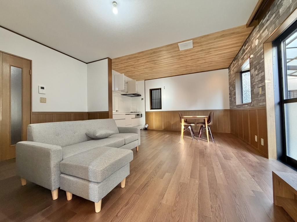 Renovated 4LDK House in Neyagawa, Osaka - 97.20 sqm - Thumbnail 2