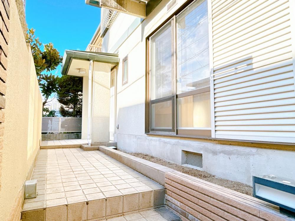 Renovated 4LDK House for Sale in Hirakata, Osaka - Thumbnail 2