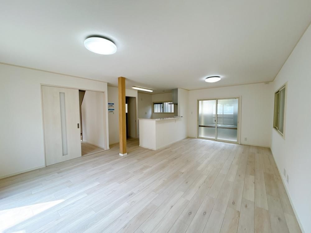 Renovated 4LDK House for Sale in Hirakata, Osaka - Thumbnail 3