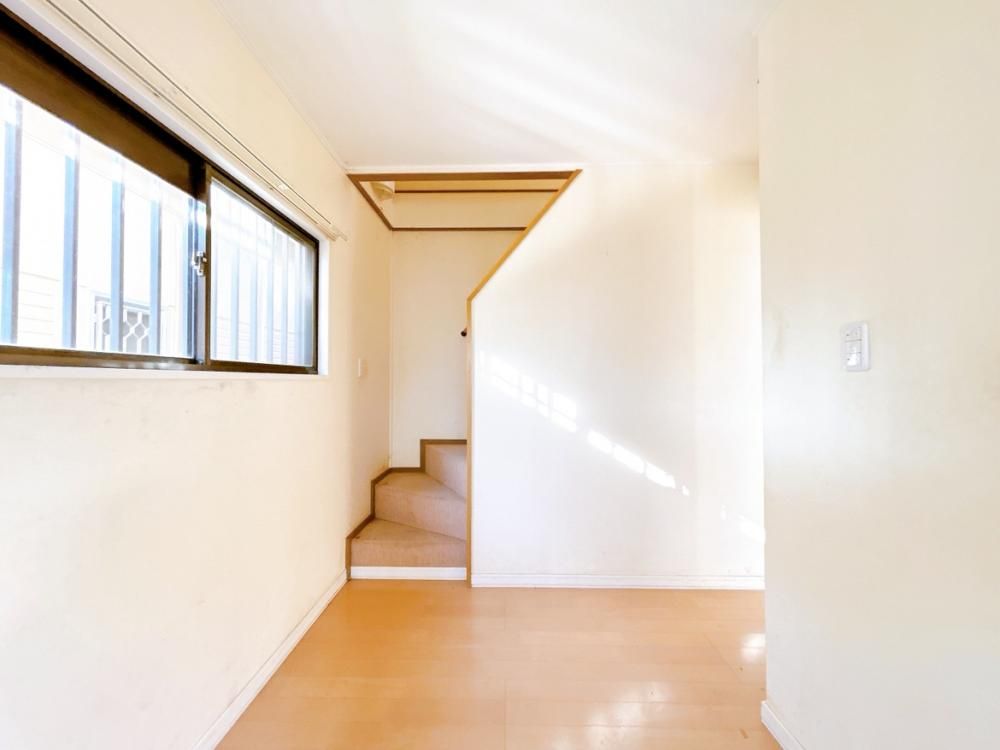 Renovated 4LDK House for Sale in Hirakata, Osaka - Thumbnail 4