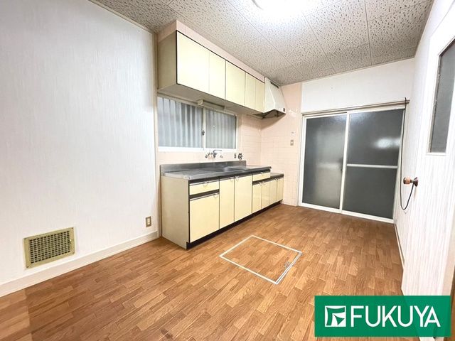 3DK House for Sale in Kobe Nagata Ward, Near Komagabayashi Station - Image 1