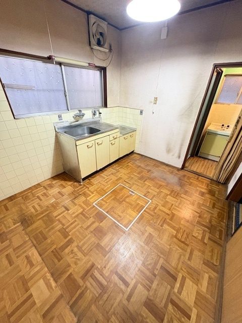 4DK Detached House for Sale in Kishiwada, Osaka - 5800000 Yen - Thumbnail 4