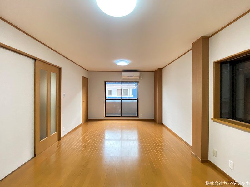 4LDK House for Sale in Settsu City, Osaka - Bright & Spacious - Thumbnail 3