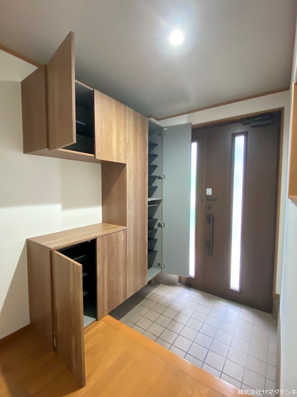 4LDK House for Sale in Settsu City, Osaka - Bright & Spacious - Thumbnail 2