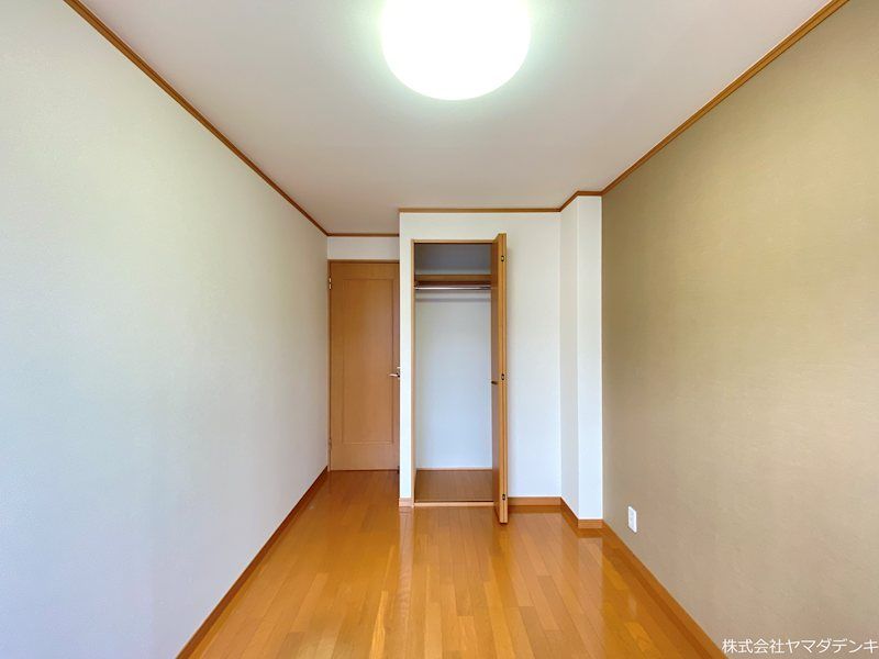 4LDK House for Sale in Settsu City, Osaka - Bright & Spacious - Thumbnail 4