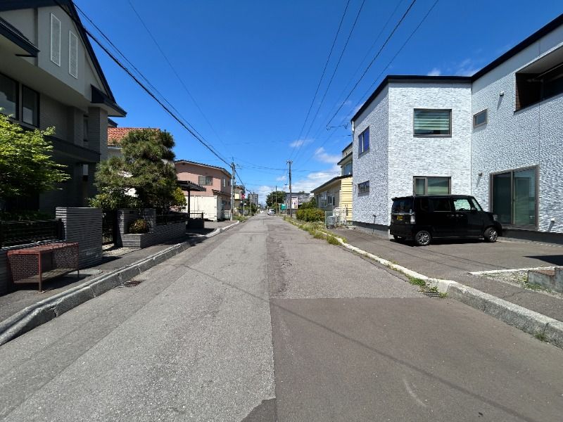 Modern 4LDK Corner House in Hakodate with 2-Car Parking - Thumbnail 2