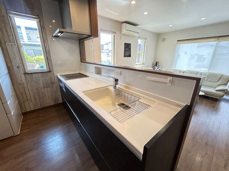 Modern 4LDK Corner House in Hakodate with 2-Car Parking - Thumbnail 4