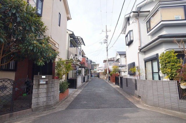 Renovated 4LDK House with Carport near Takayasu Station, Yao - Thumbnail 2