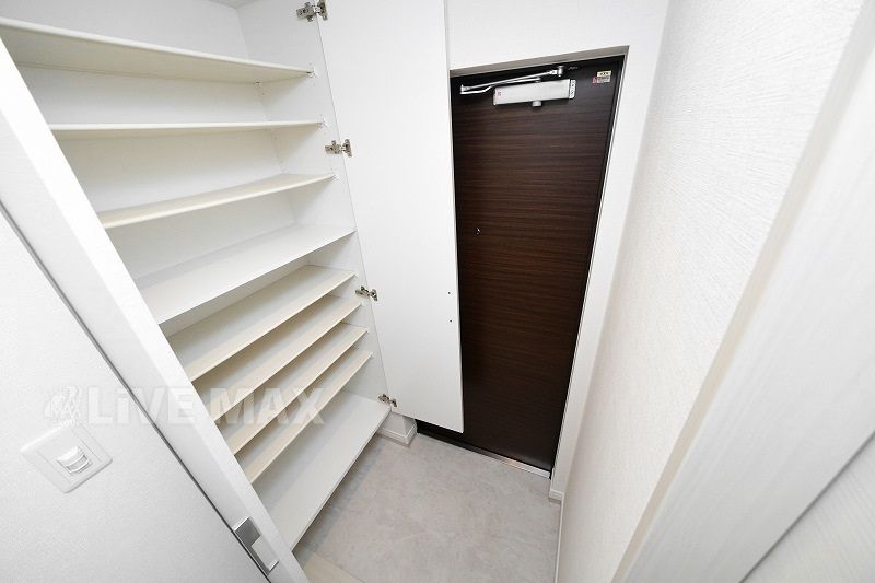 1LDK Apartment for Rent in Chuo-ku, Fukuoka near Akasaka Station - Thumbnail 3
