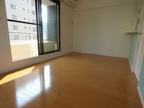 1K Designer Apartment in Chuo-ku, Fukuoka City - Thumbnail 3