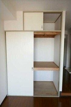 1K Apartment for Rent in Meguro-ku, Tokyo Near Gakugei-daigaku Station - Thumbnail 2