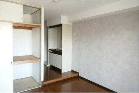 1K Apartment for Rent in Meguro-ku, Tokyo Near Gakugei-daigaku Station - Thumbnail 4
