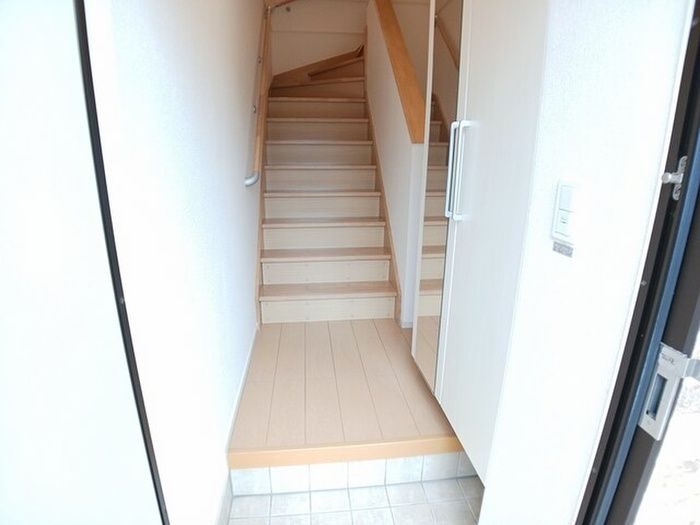 2LDK Apartment for Rent in Moji Ward, Kitakyushu, Fukuoka - Thumbnail 2