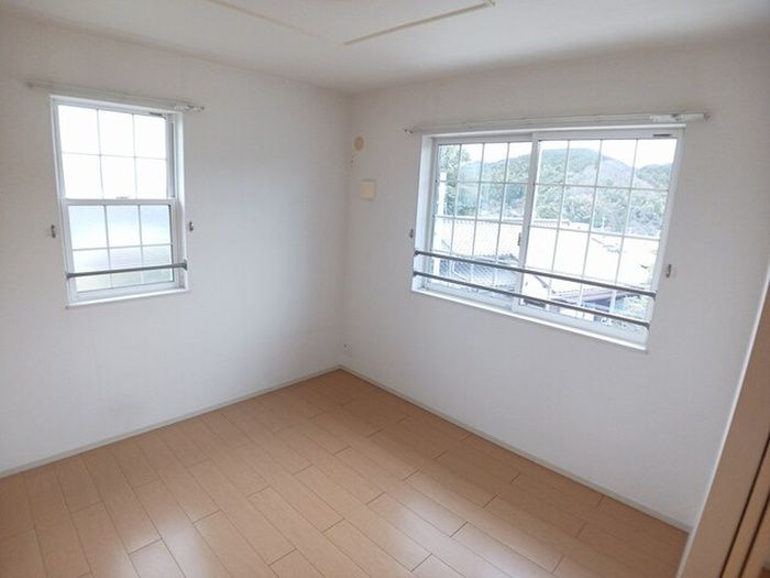 2LDK Apartment for Rent in Moji Ward, Kitakyushu, Fukuoka - Thumbnail 4