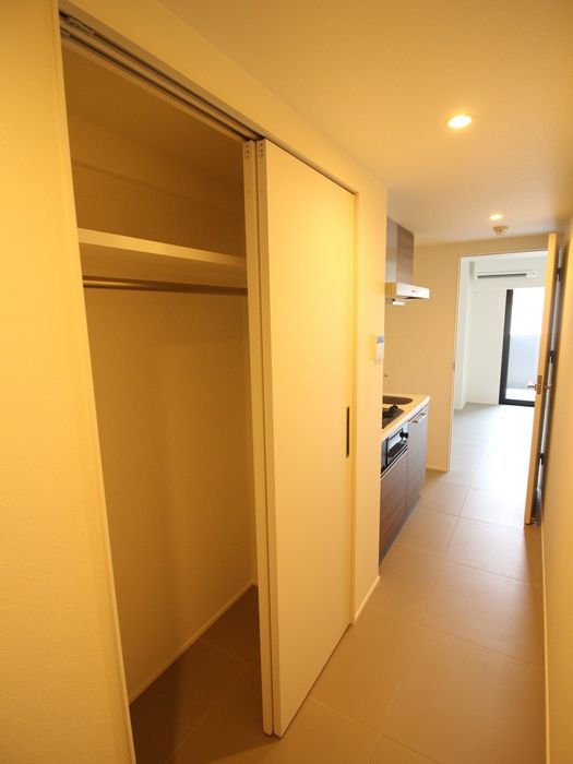 2K Apartment for Rent in Chuo-ku, Fukuoka City, 34.99m² - Thumbnail 4