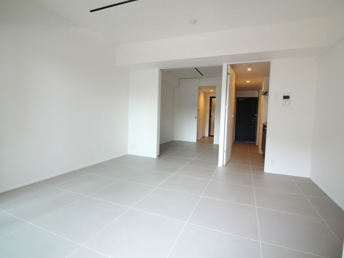 2K Apartment for Rent in Chuo-ku, Fukuoka City, 34.99m² - Thumbnail 2