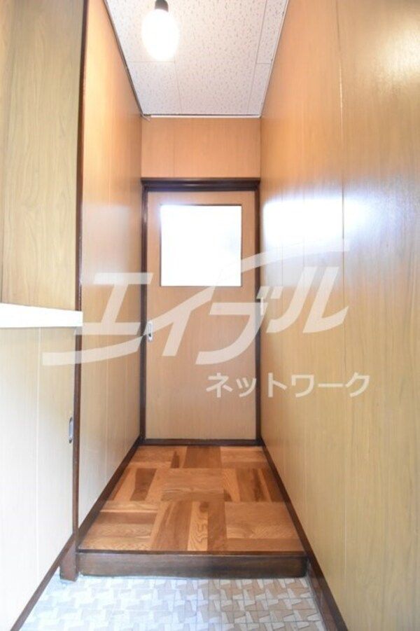 1DK Apartment for Rent in Joto Ward, Osaka - 30m² - Thumbnail 3