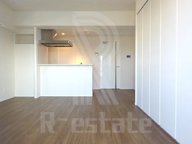 1K Apartment for Rent in Chuo-ku, Fukuoka - 31.5 sqm - Thumbnail 3