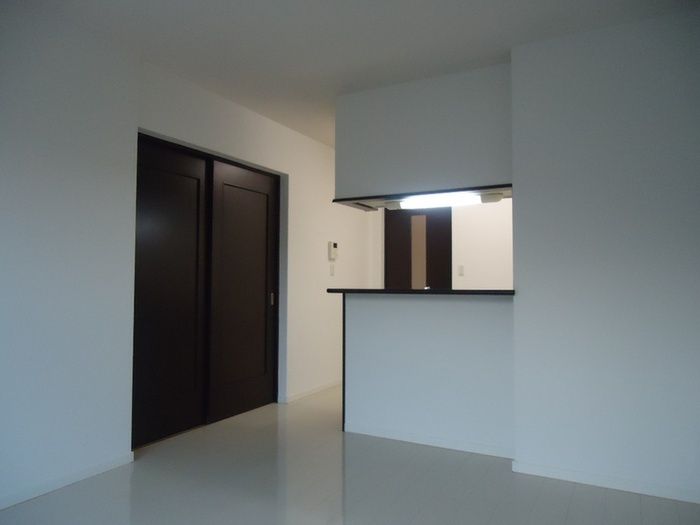 2LDK Apartment for Rent in Yahatanishi Ward, Kitakyushu Near Orio Station - Thumbnail 2