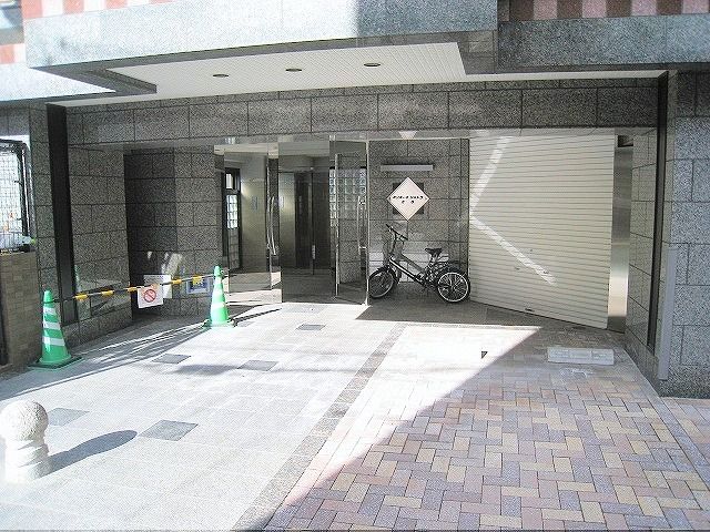 1K Apartment for Rent in Chuo-ku, Fukuoka City - Thumbnail 2