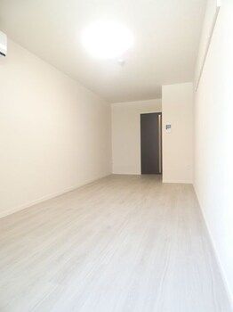 Modern 1K Apartment for Rent in Kita-ku, Osaka - Thumbnail 4