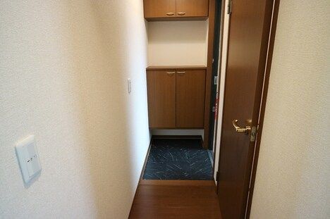 2LDK Apartment for Rent Near Kori Station in Neyagawa, Osaka - Thumbnail 4