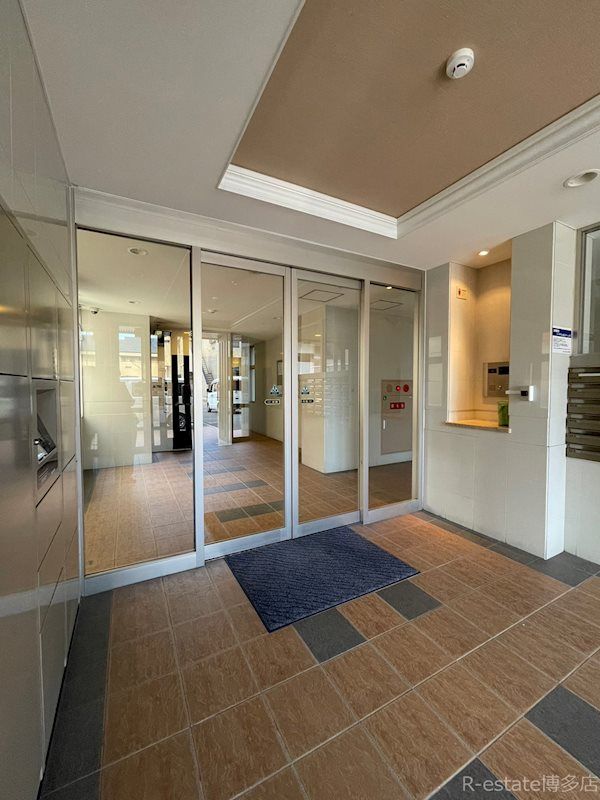 1K Apartment for Rent Near Yoshizuka Station, Hakata-ku, Fukuoka - Thumbnail 3