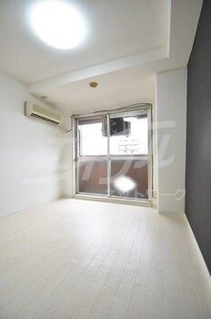 1R Apartment for Rent in Joto Ward, Osaka - Thumbnail 2