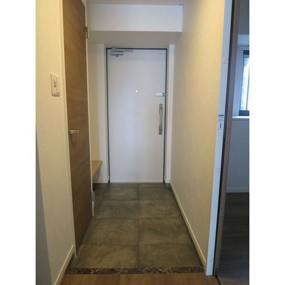 Spacious 2LDK+S Corner Apartment in Hakata Ward, Fukuoka - Thumbnail 3