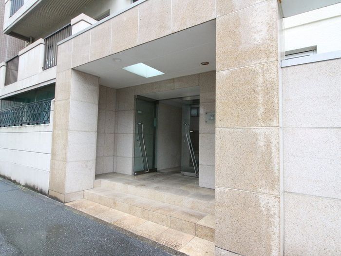 2LDK Apartment for Rent in Momochi, Sawara-ku, Fukuoka - Thumbnail 3