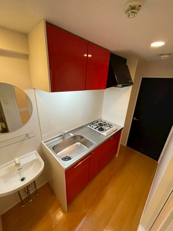 1K Apartment for Rent Near Akasaka Station, Fukuoka - Thumbnail 2