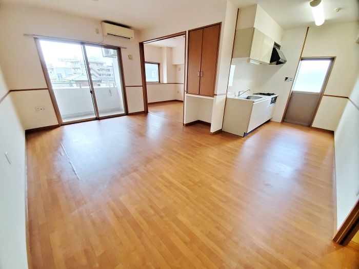 2LDK Apartment for Rent in Kokurakita-ku, Kitakyushu - Thumbnail 3