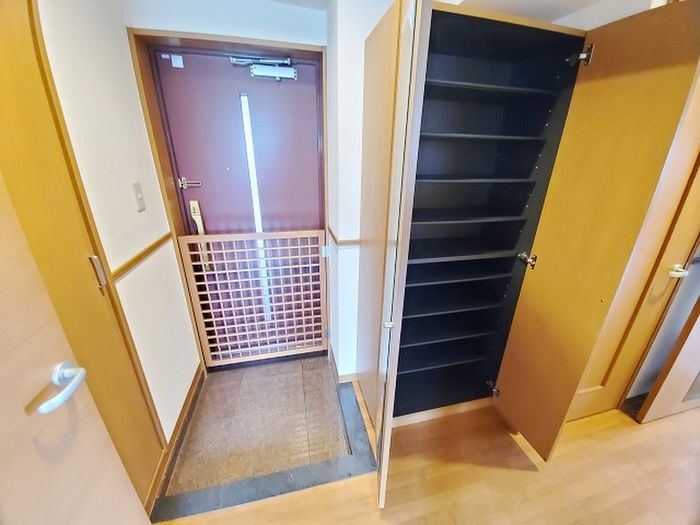 2LDK Apartment for Rent in Kokurakita-ku, Kitakyushu - Thumbnail 2