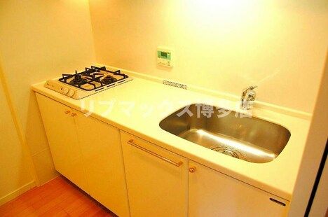 2K Apartment for Rent in Chuo-ku, Fukuoka City - Thumbnail 2