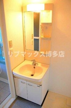 2K Apartment for Rent in Chuo-ku, Fukuoka City - Thumbnail 3